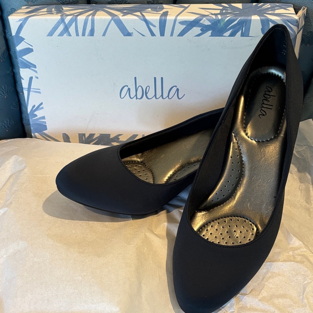 Abella Women's Elegant Navy Pumps